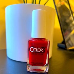 High quality nailpolish, Sexy Red color, goes for anyone.